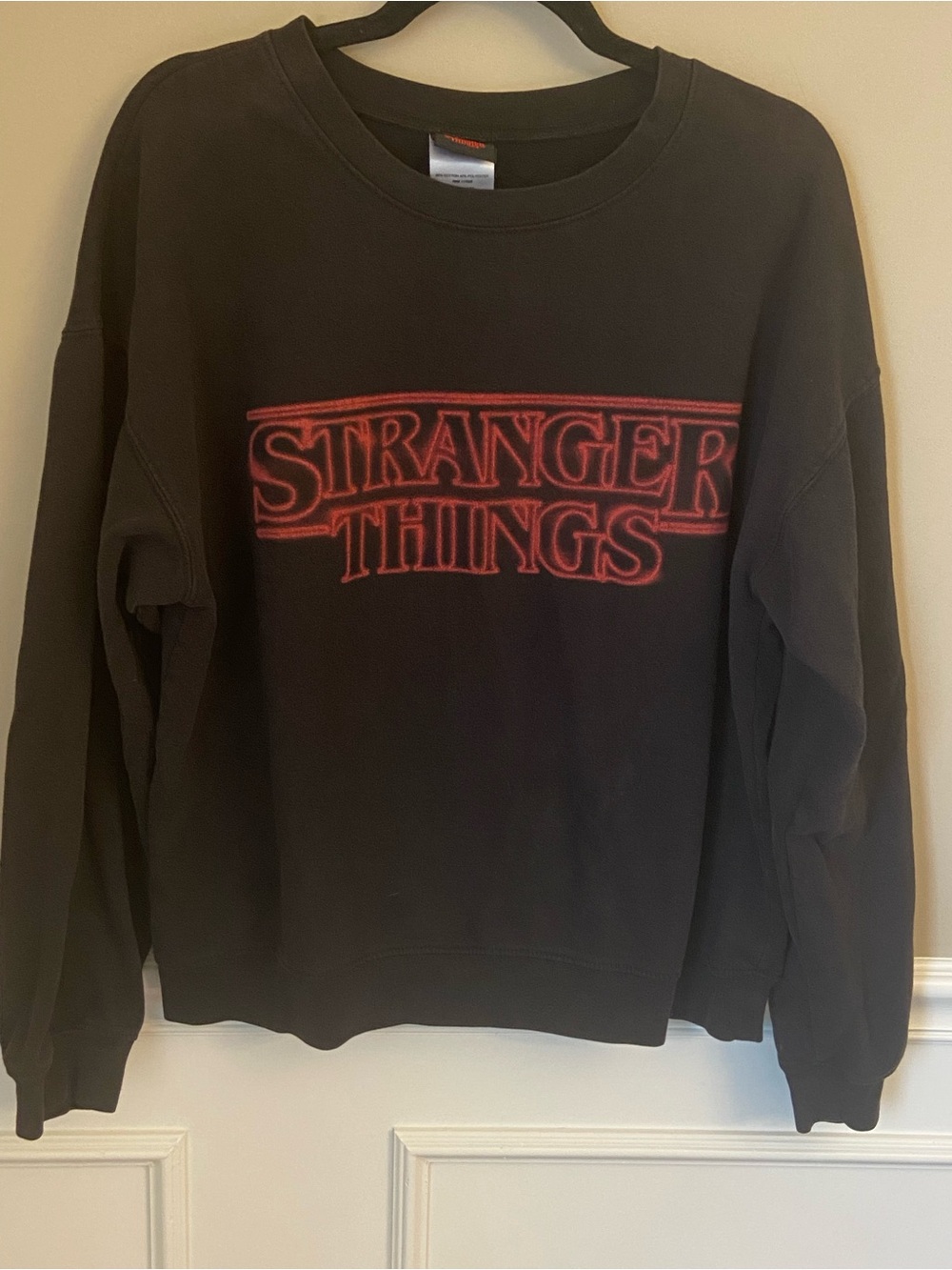 Netflix Black Crewneck Sweatshirt with Red Stranger Things Logo XXL Movies Fans